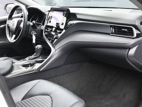 Used 2023 Toyota Camry SE image 28