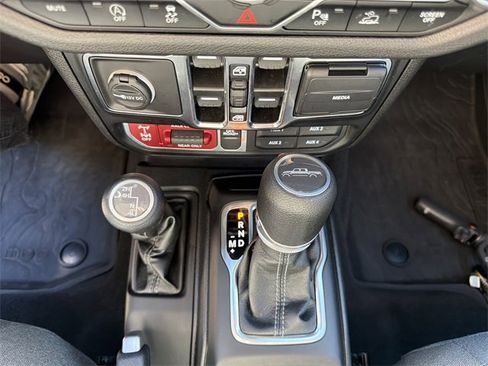 Used 2024 Jeep Gladiator Sport image 30