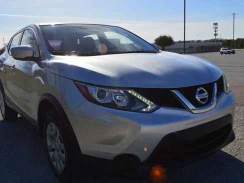 Used 2018 Nissan Rogue Sport S image 2