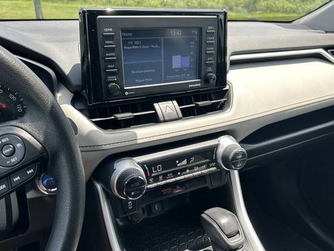 Used 2021 Toyota RAV4 XLE AWD/4WD image 29