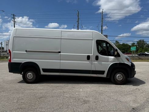 Used 2025 RAM ProMaster 2500 w/ Convenience Group FWD image 7