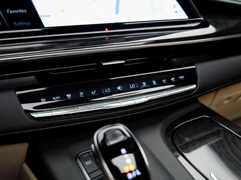 Used 2024 Cadillac Escalade Premium Luxury AWD/4WD image 50