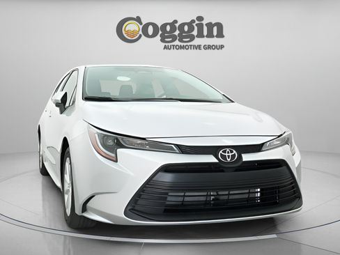 Used 2026 Toyota Corolla LE w/ LE Premium Package FWD image 27