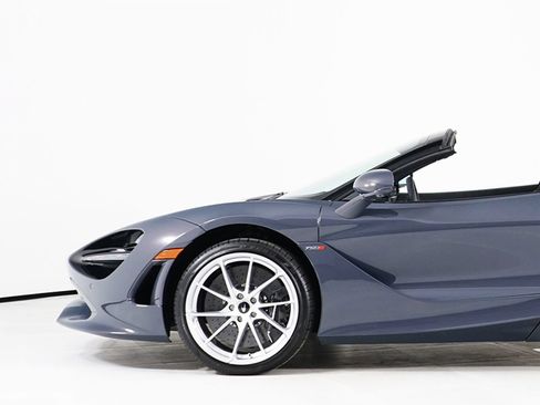 Used 2026 McLaren 750S Spider RWD image 13
