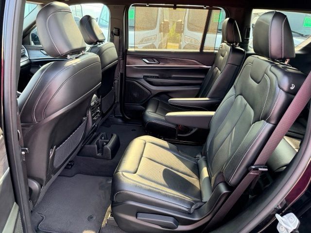 Used 2025 Jeep Grand Cherokee L Limited w/ Luxury Tech Group II AWD/4WD image 23