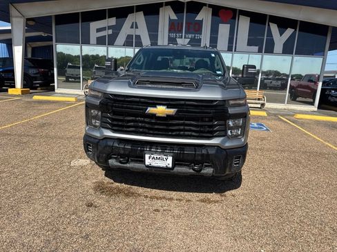 Used 2025 Chevrolet Silverado 2500 W/T w/ WT Convenience Package AWD/4WD image 3
