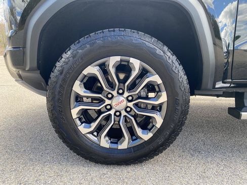 Used 2025 GMC Canyon Denali AWD/4WD image 10