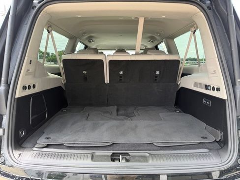 Used 2024 Jeep Wagoneer L Series II RWD image 25