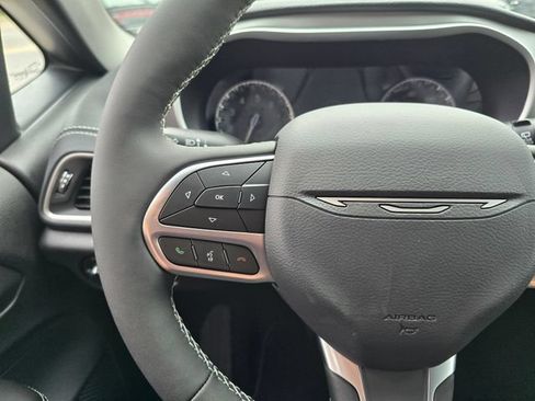 New 2027 Chrysler Pacifica Select FWD image 14