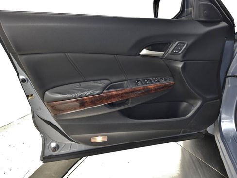 Used 2010 Honda Crosstour EX-L image 12