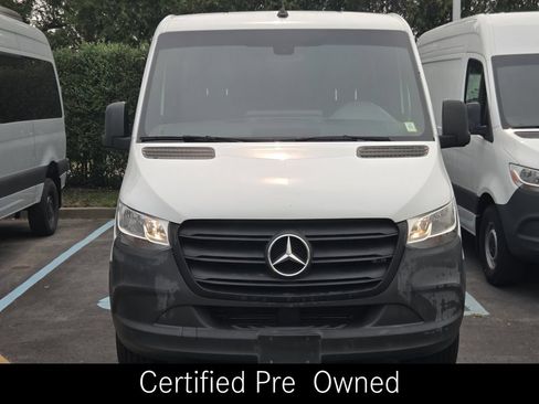 Used 2021 Mercedes-Benz Sprinter 2500 image 4