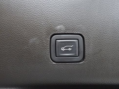 Used 2023 Chevrolet Traverse High Country w/ LPO, Floor Liner Package AWD/4WD image 24