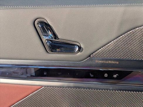 New 2026 BMW 750e xDrive image 4