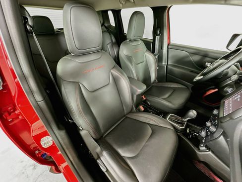 Used 2023 Jeep Renegade Trailhawk w/ Trailhawk Elite Group AWD/4WD image 43