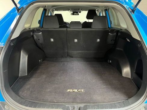 Used 2019 Toyota RAV4 LE w/ Carpet Mat Package AWD/4WD image 14