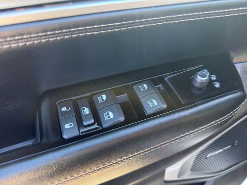 Used 2024 Jeep Wagoneer Series II w/ Flexible Seating Group AWD/4WD image 12