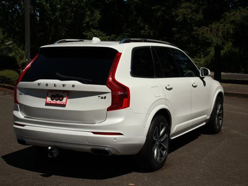 Used 2018 Volvo XC90 T6 Momentum w/ Convenience Package AWD/4WD image 7