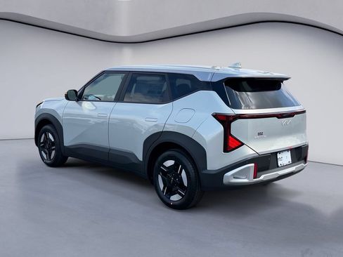 New 2027 Kia Seltos LX FWD image 3