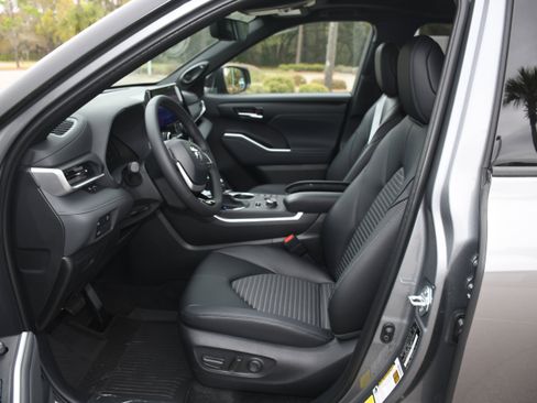 New 2026 Toyota Highlander XSE AWD/4WD image 3