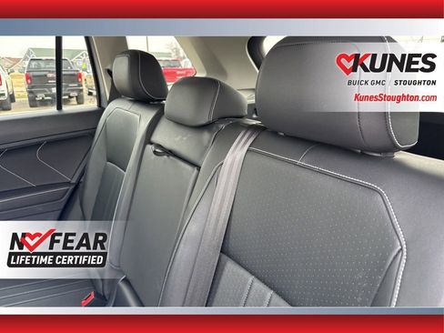 Used 2022 Volkswagen Tiguan SE w/ Panoramic Sunroof Package image 42