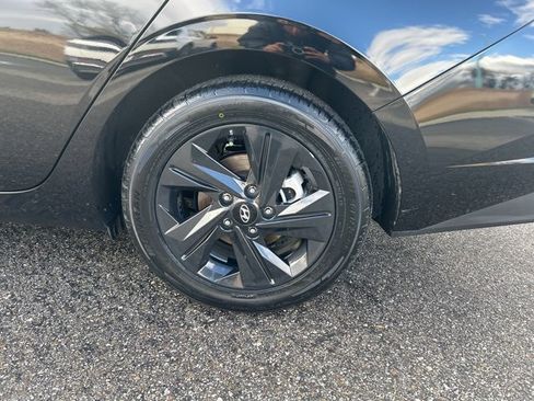 Certified 2023 Hyundai Elantra SEL image 31
