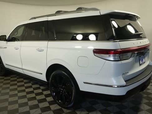 Used 2024 Lincoln Navigator L Reserve AWD/4WD image 5