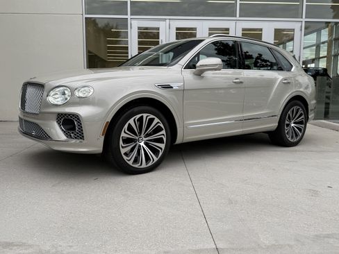 Used 2021 Bentley Bentayga image 1
