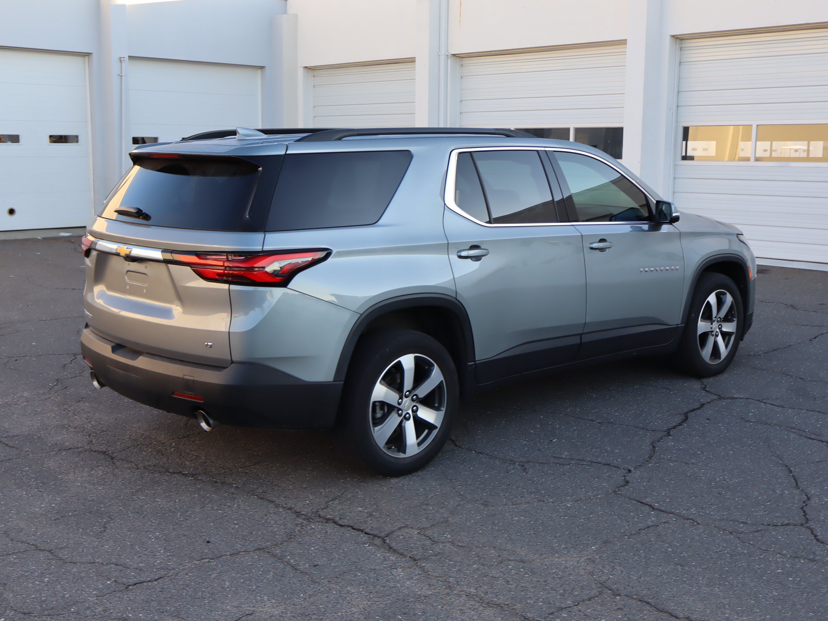 Used 2023 Chevrolet Traverse LT w/ LT Premium Package FWD image 10