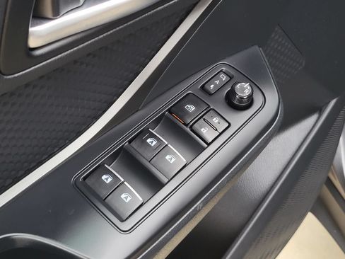 Used 2018 Toyota C-HR XLE FWD image 13