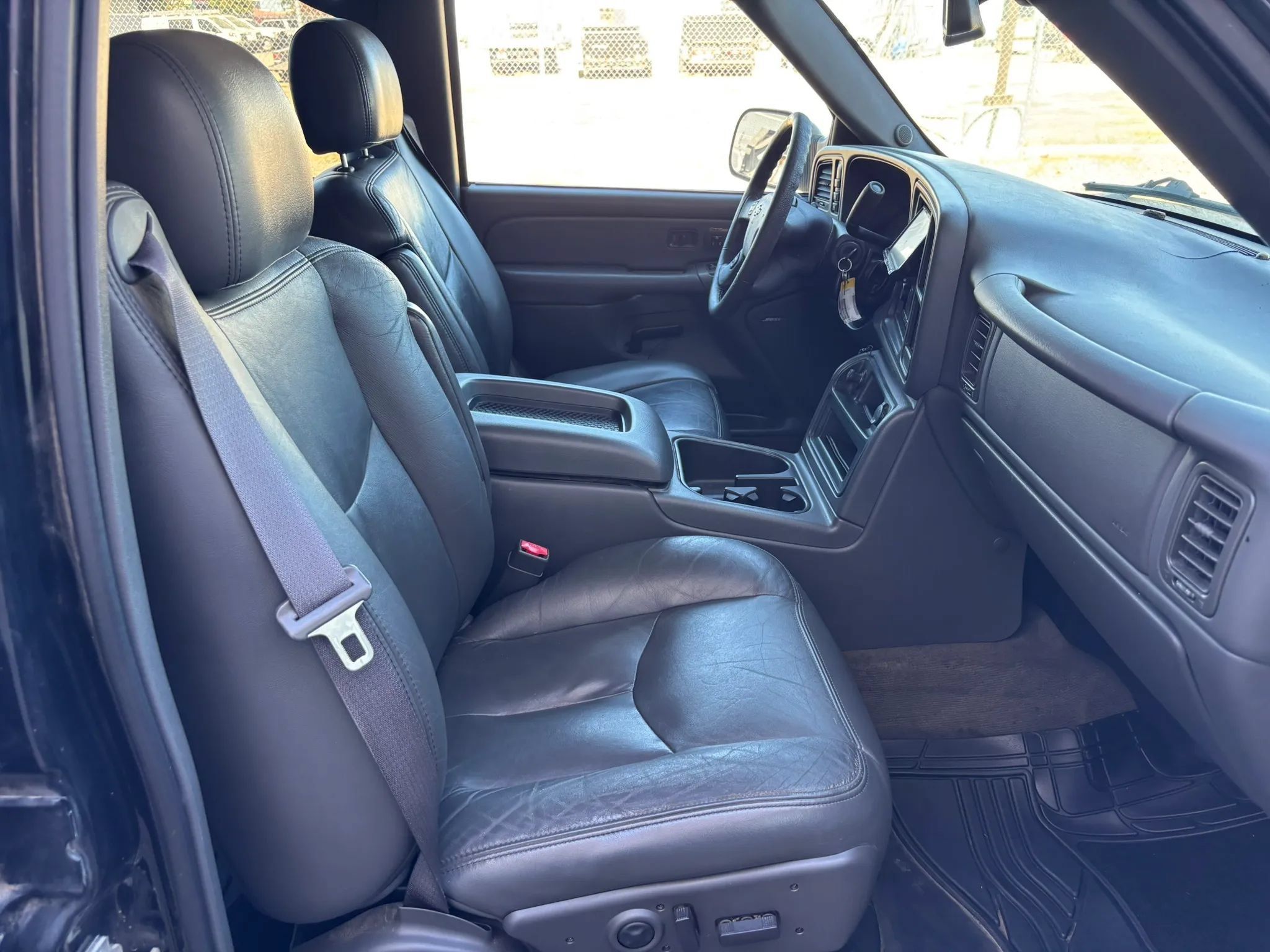 Used 2004 Chevrolet Silverado 2500 LT w/ Skid Plate Package AWD/4WD image 11