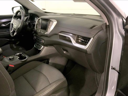 Used 2024 GMC Terrain SLE AWD/4WD image 17