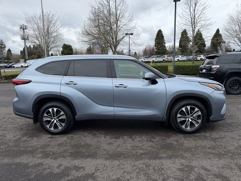 Used 2022 Toyota Highlander XLE image 9