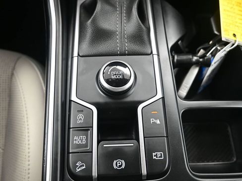 Certified 2025 Kia Sorento EX w/ Panoramic Sunroof Package image 25