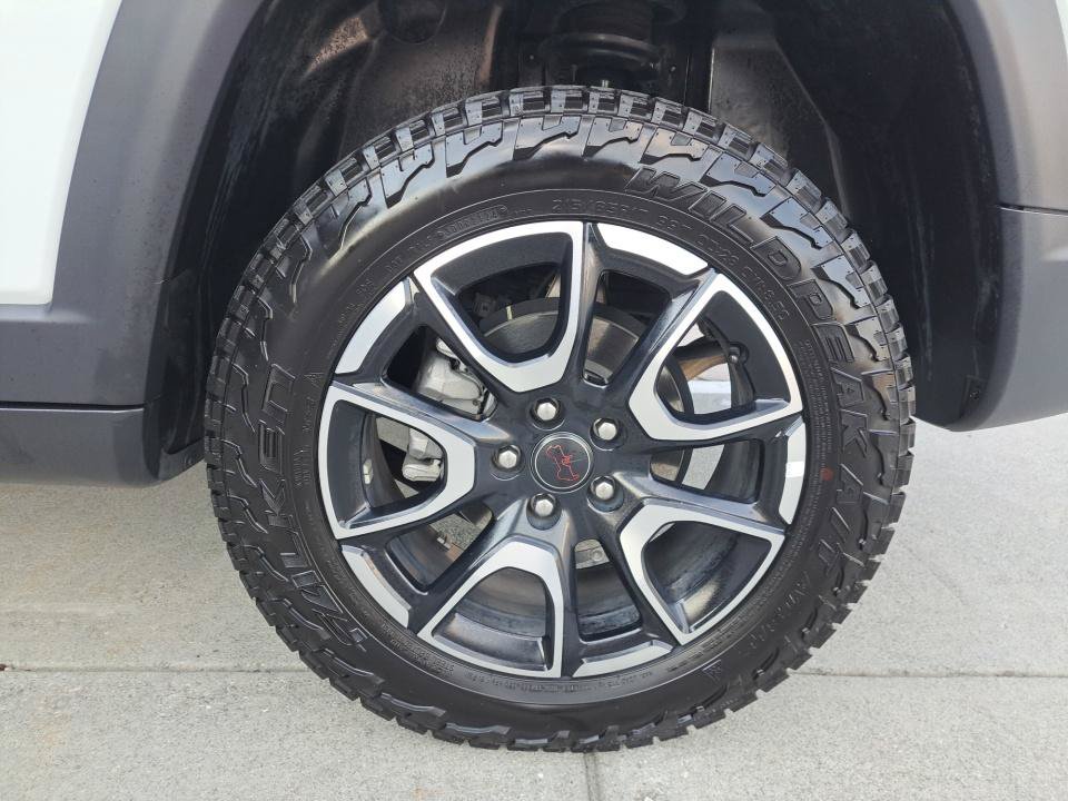 Used 2025 Jeep Compass Trailhawk AWD/4WD image 24