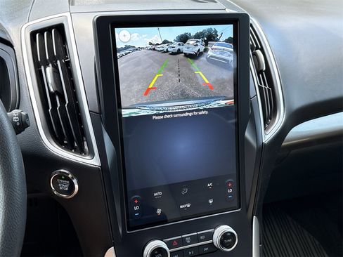 Used 2024 Ford Edge SE image 23