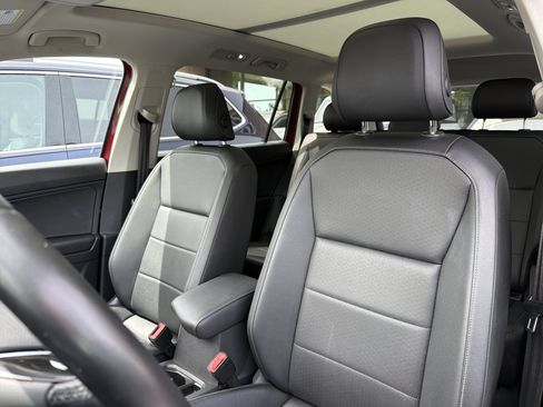 Used 2019 Volkswagen Tiguan SE w/ Panoramic Sunroof Package AWD/4WD image 17