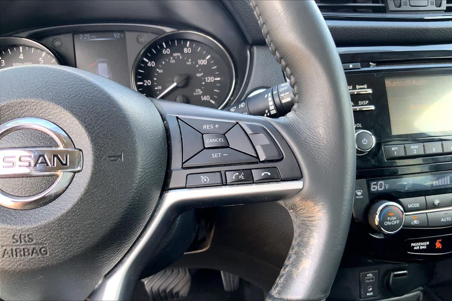 Used 2017 Nissan Rogue SV FWD image 23