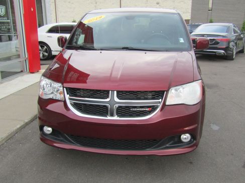 Used 2019 Dodge Grand Caravan SE FWD image 3