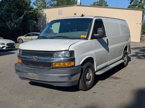 Used 2020 Chevrolet Express 2500 w/ Driver Convenience Package RWD image 7