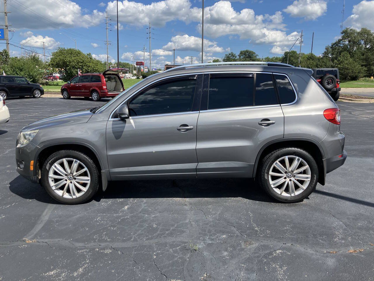 Used 2010 Volkswagen Tiguan SE AWD/4WD image 6