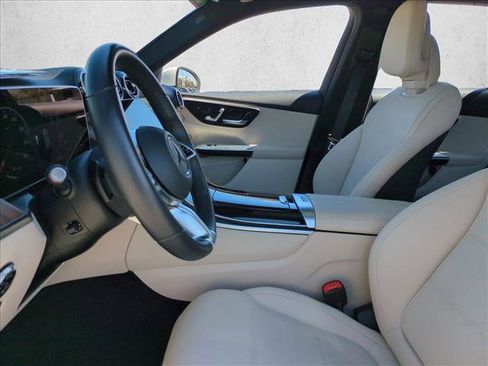 Used 2025 Mercedes-Benz GLC 300 image 16