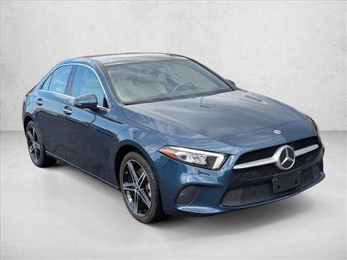 Certified 2022 Mercedes-Benz A 220 4MATIC image 3