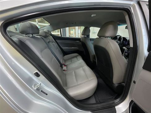 Used 2017 Hyundai Elantra Limited FWD image 25