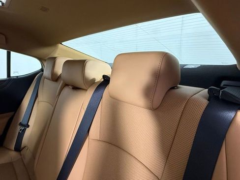 Certified 2025 Lexus ES 300h w/ Premium Package image 32