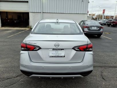 New 2025 Nissan Versa SV w/ Trunk Package