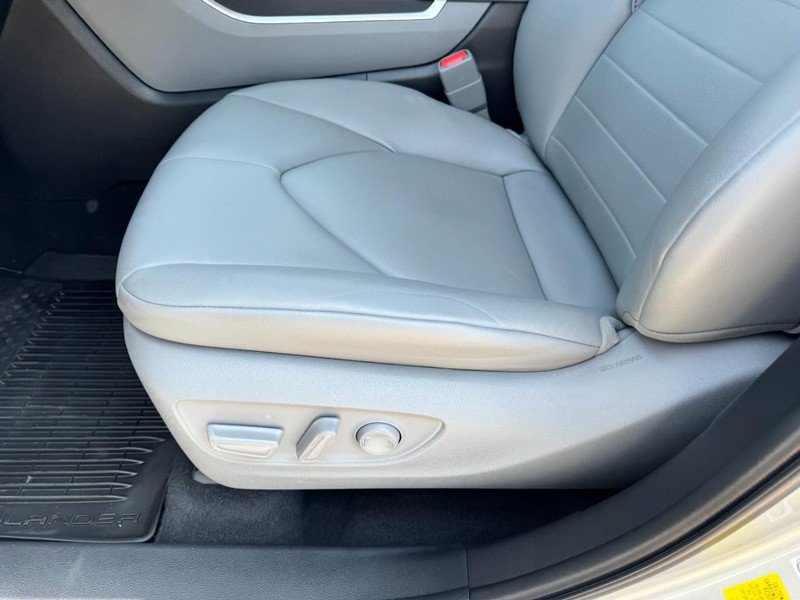 Used 2022 Toyota Highlander XLE AWD/4WD image 26