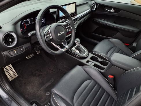 Used 2023 Kia Forte GT-Line w/ GT-Line Premium Package image 5