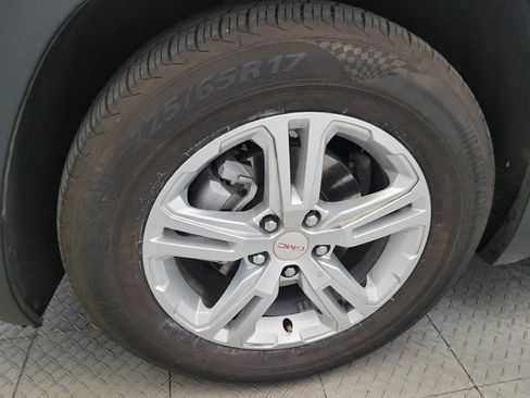 Used 2024 GMC Terrain SLE FWD image 31