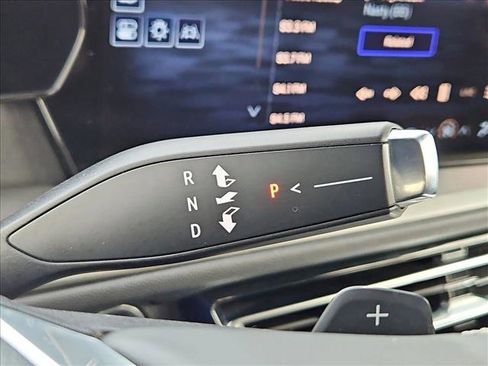 Used 2025 Chevrolet Traverse LT image 12