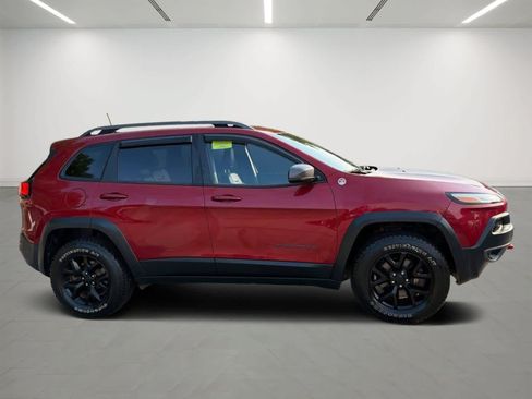 Used 2017 Jeep Cherokee Trailhawk AWD/4WD image 5